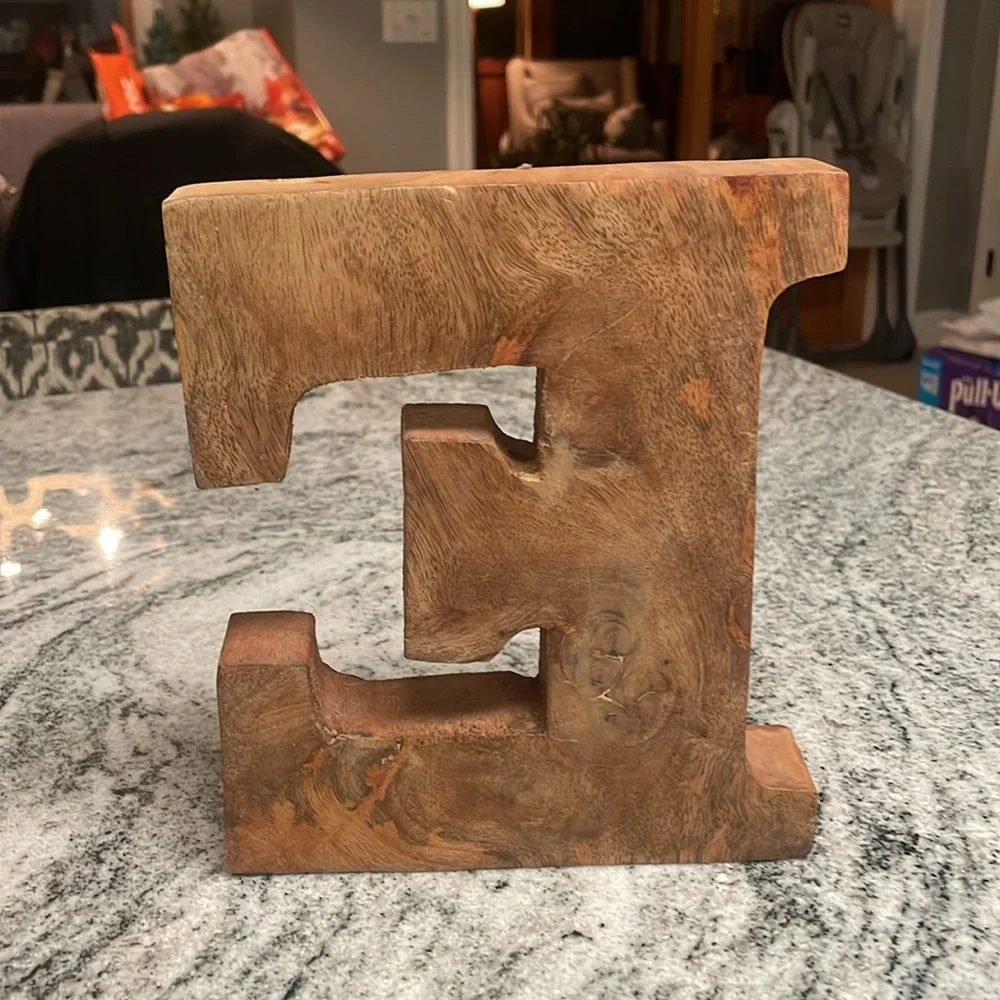 Wooden letter E - Picture 4 of 5